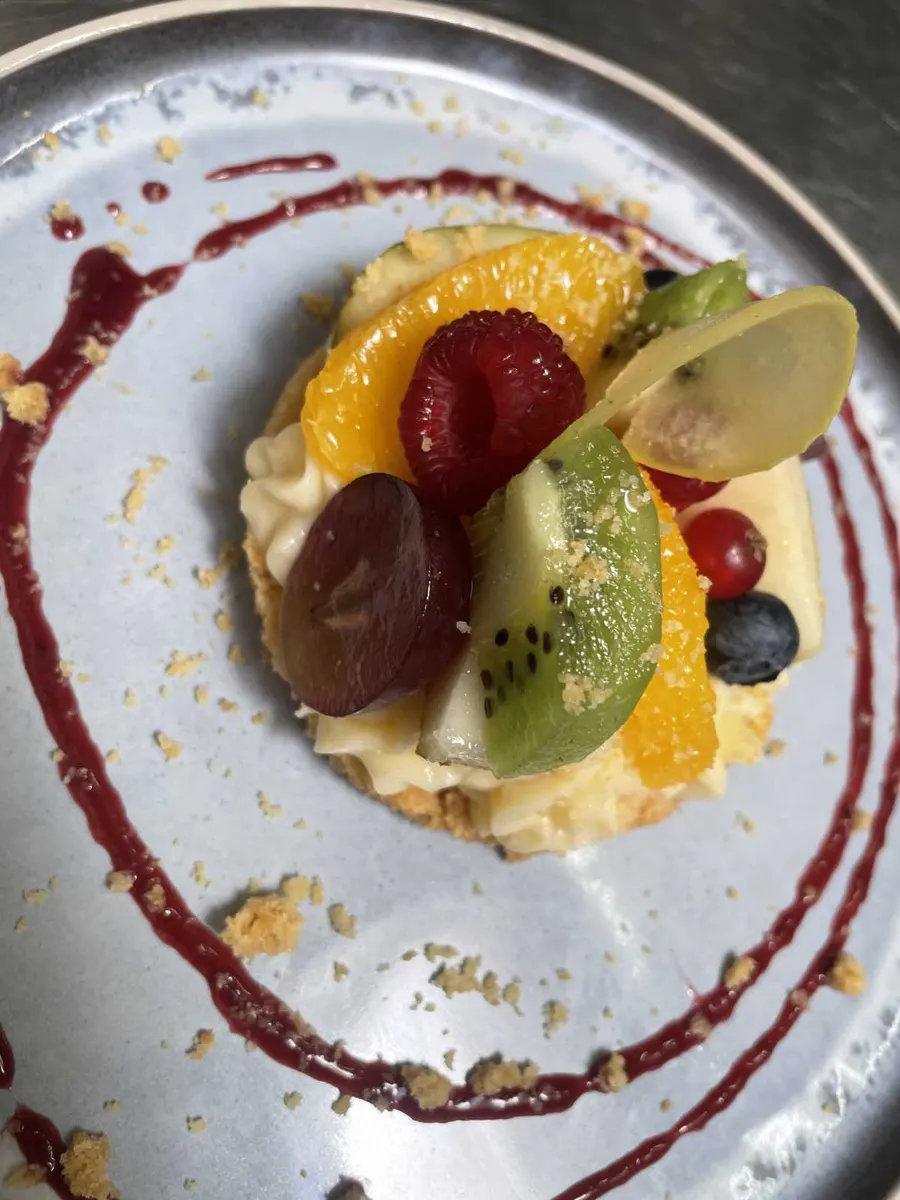 Dessert aux fruits dressé à l'assiette