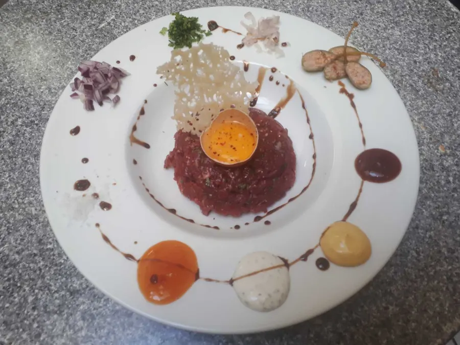 Tartare dressé à l'assiette
